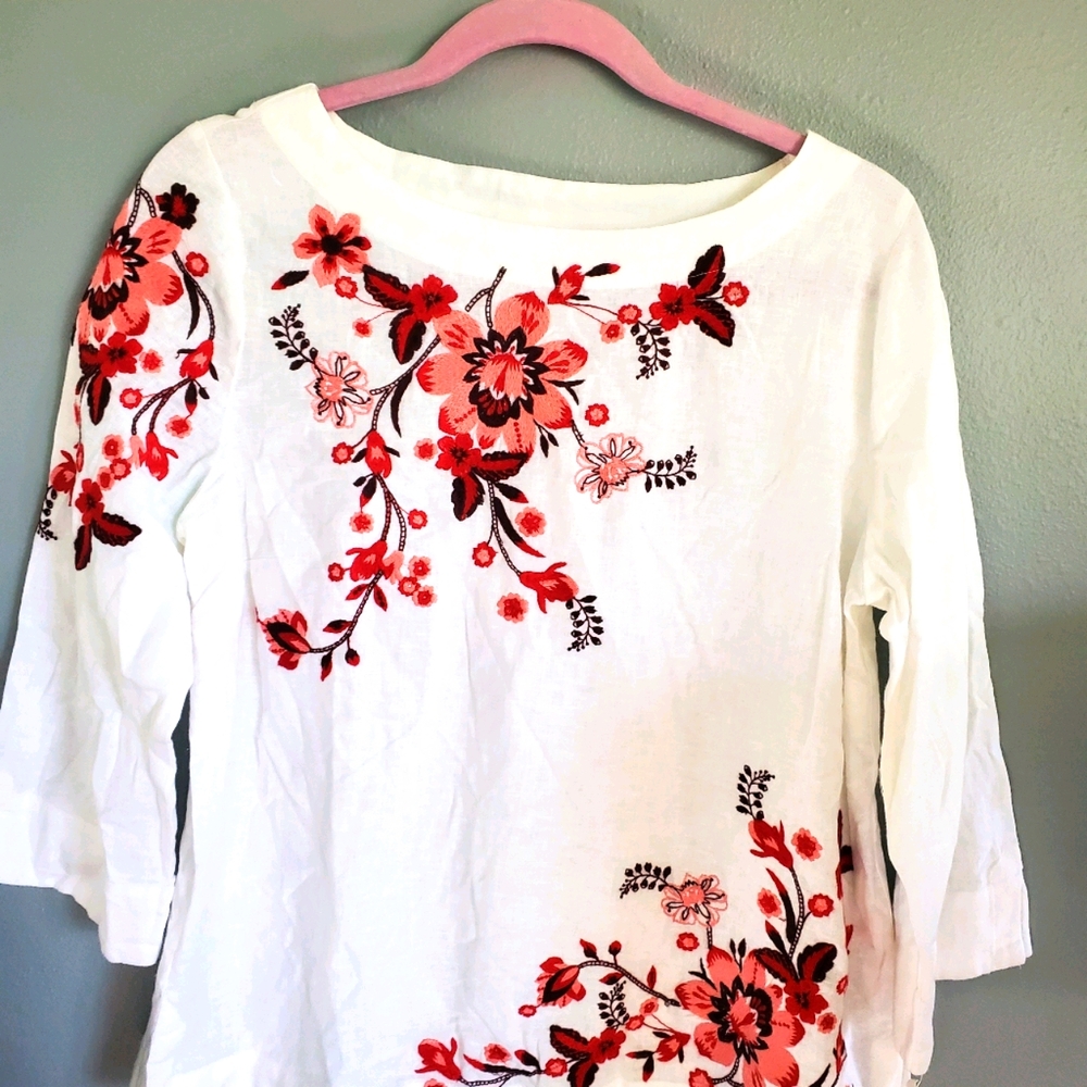 Charter Club Women’s blouse white with red flowers size Small